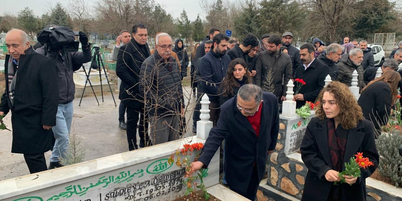 Diyarbakır’da depremde hayatını kaybedenler anıldı: Önlem vurgusu