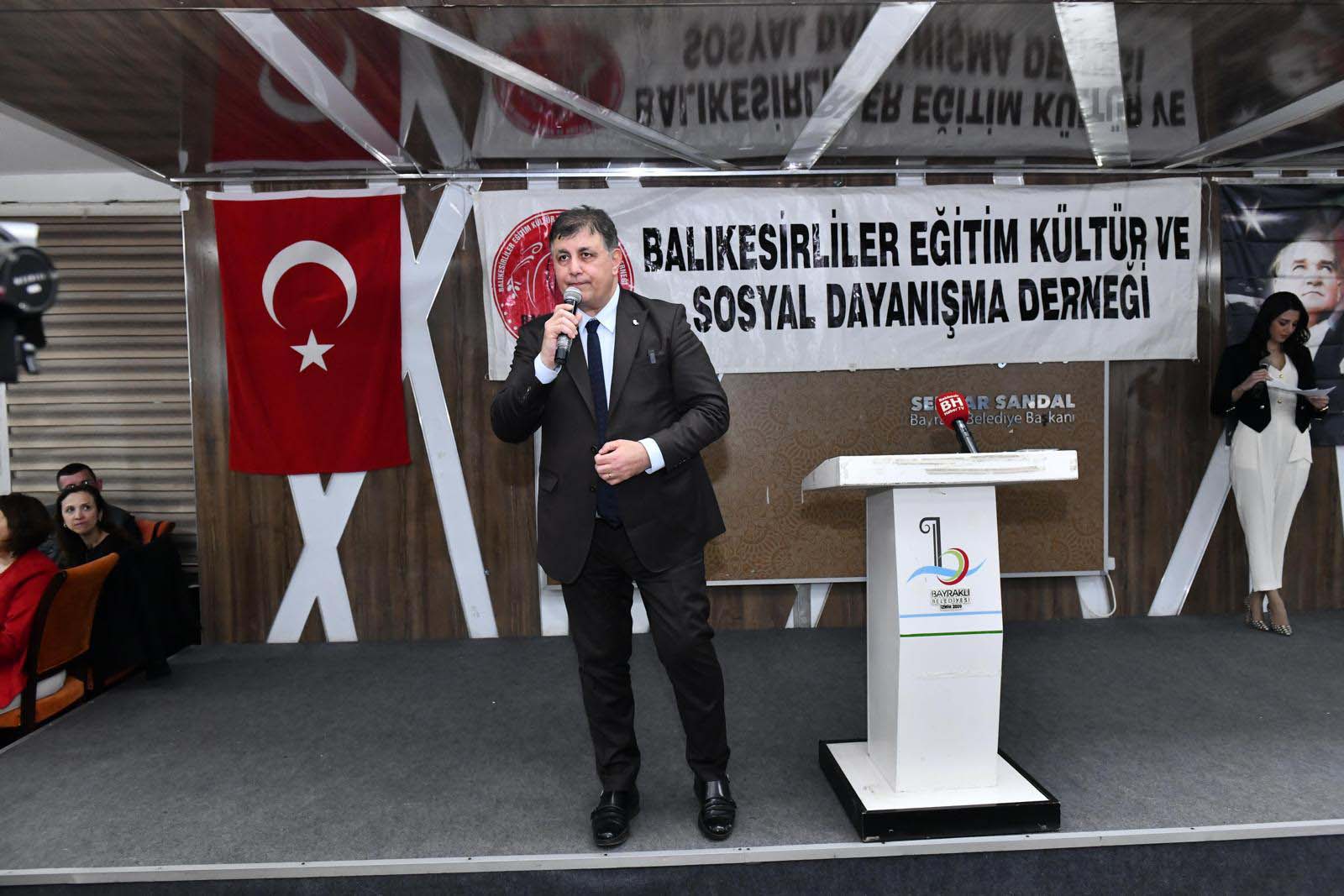 CHP İzmir adayı Tugay: Deprem günlerini unutturmak en büyük sorumluluğumuz