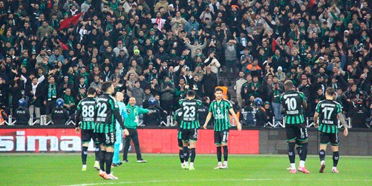 Tribünden düşen Kocaelisporlu taraftar ağır yaralandı