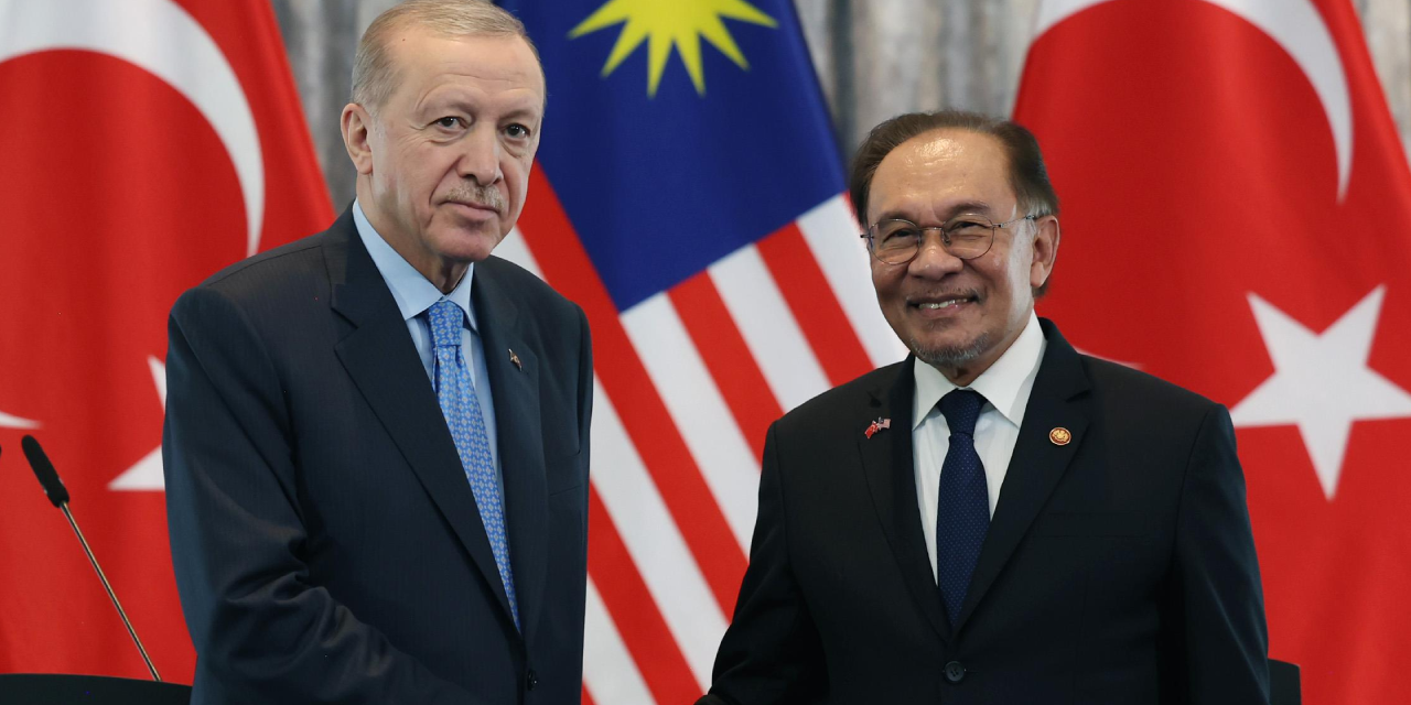 Erdoğan'la pozuna 'Kalbimin Tek Sahibine' şarkısını ekledi: Malezya Başbakanı'nın 'İrem Derici' paylaşımı gündem oldu