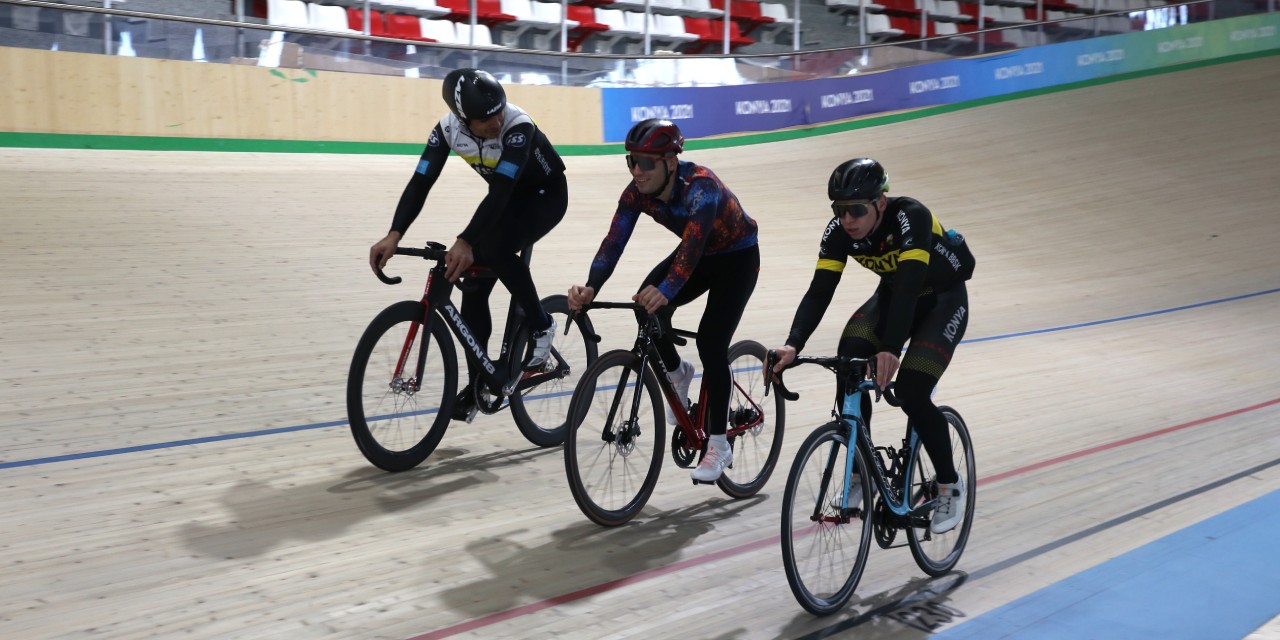 Pist bisikletinde milli sporcular, uluslararası organizasyonlarda