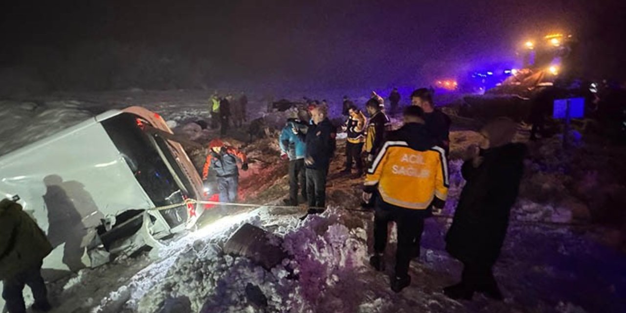 Bingöl'de katliam gibi kaza! Yolcu otobüsü devrildi: 4 ölü, 24 yaralı