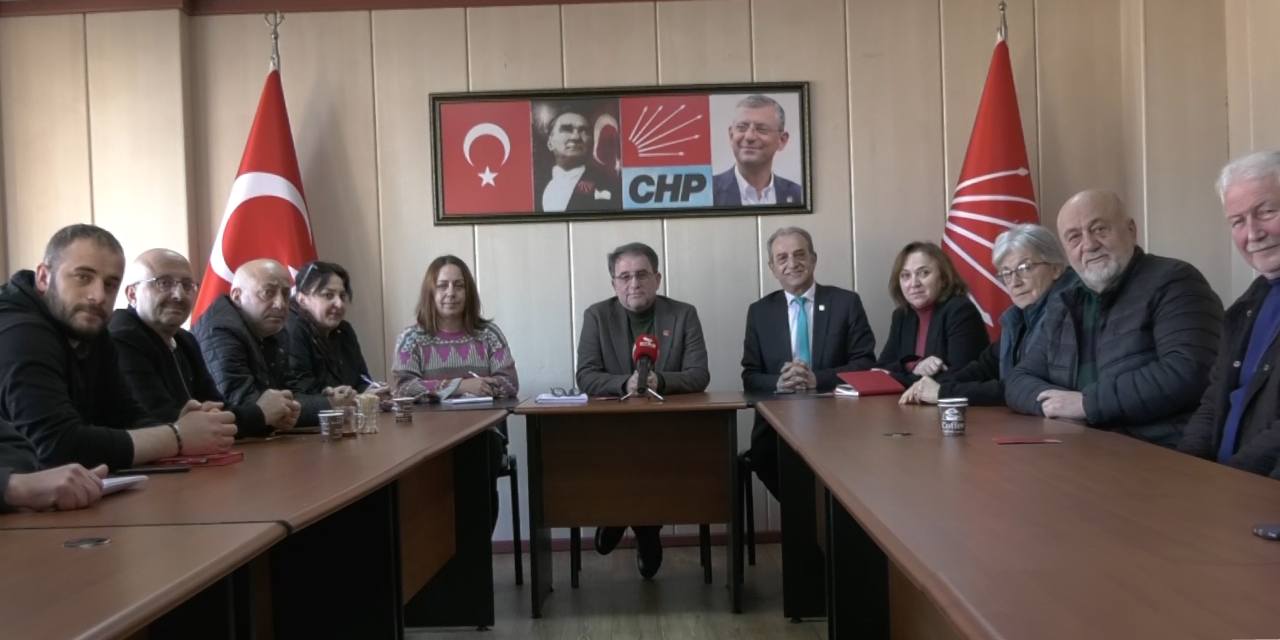 CHP'den, Rize'de karayollarında AKP bayraklarının asıl durmasına tepki: 'Bu bir işgaldir, bunu kabul etmiyoruz'
