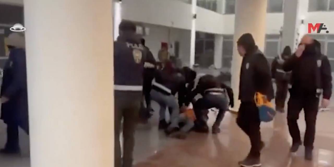 Van'da belediye binasına polis baskını: İçlerinde siyasetçi ve gazetecilerin de olduğu 127 kişi gözaltında