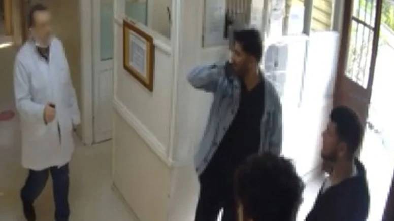 Hastalara biber gazı sıkan ve silah gösteren doktor tutuklandı