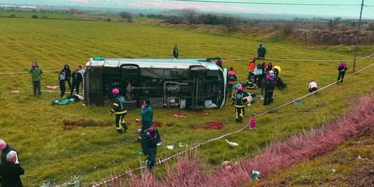 Denizli'de öğrenci servisi kaza yaptı: Ölü ve yaralılar var