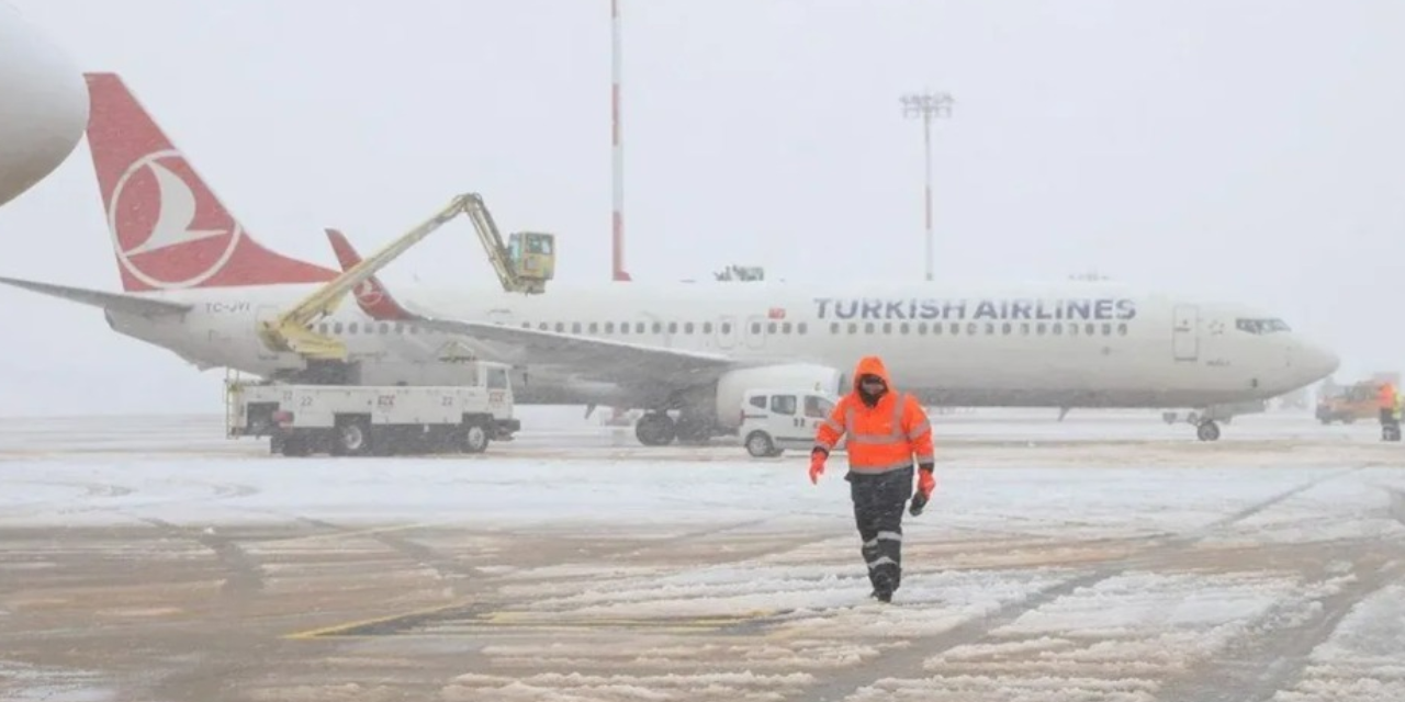 İstanbul'da kar teyakkuzu! Sabiha Gökçen’de seferler iptal edilecek