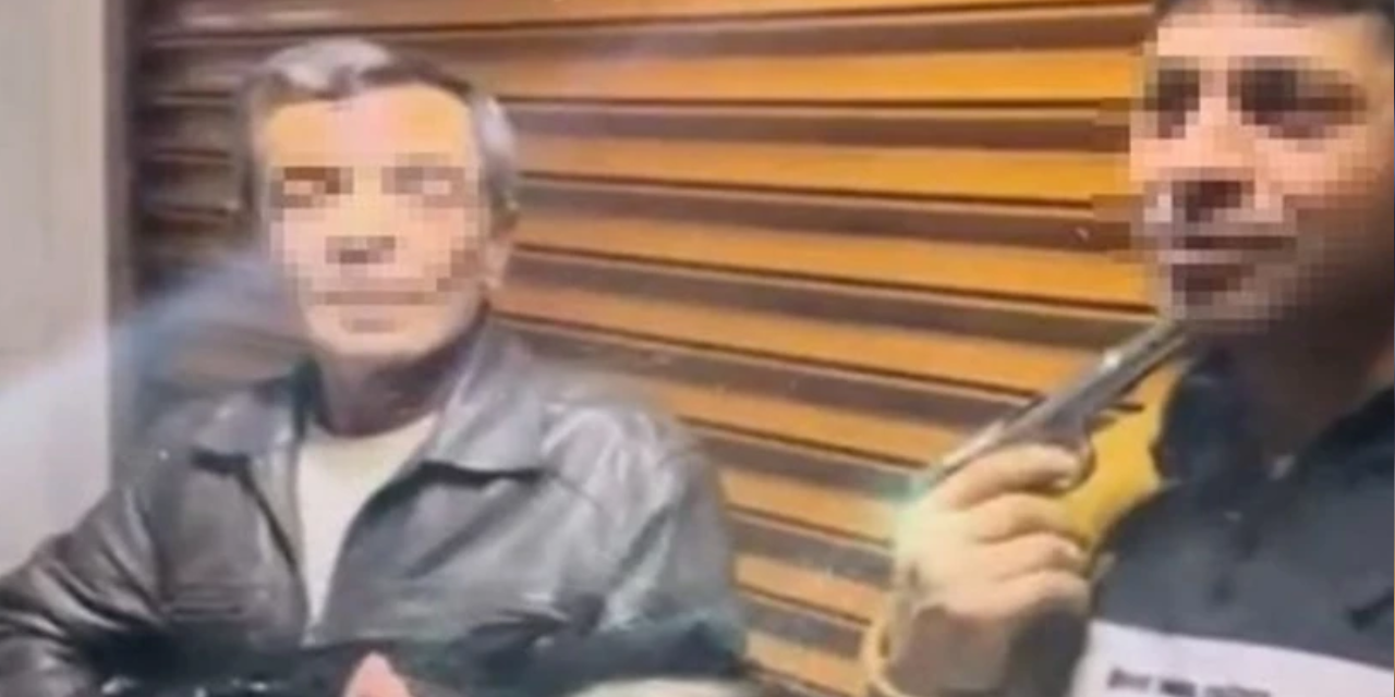 İbretlik olay anbean kamerada! Silahla şaka yapmak isterken kendini vurdu...