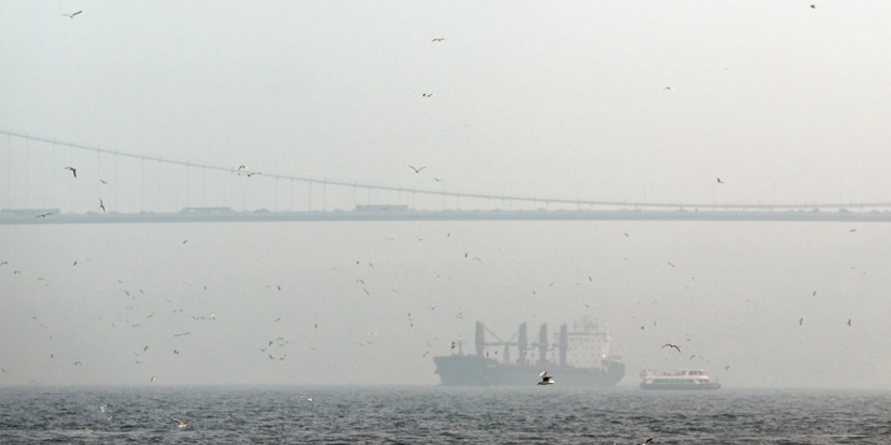 İstanbul Boğazı, gemi trafiğine kapatıldı