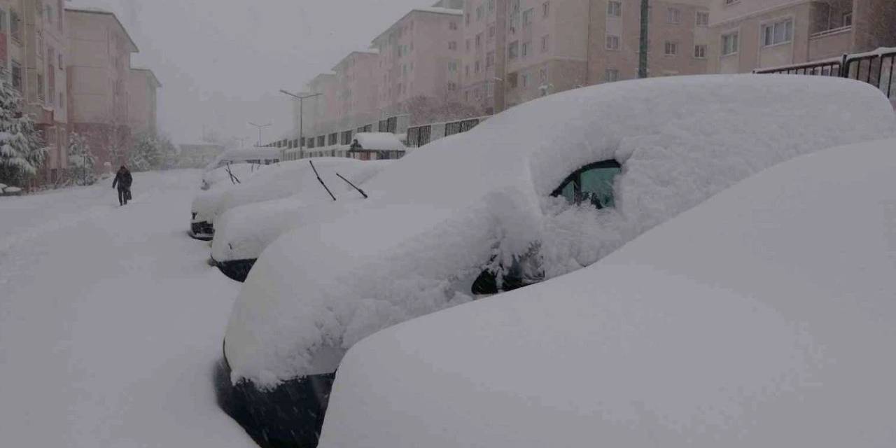 Van’da kar yağışı: 560 yerleşim yerine ulaşım kesildi