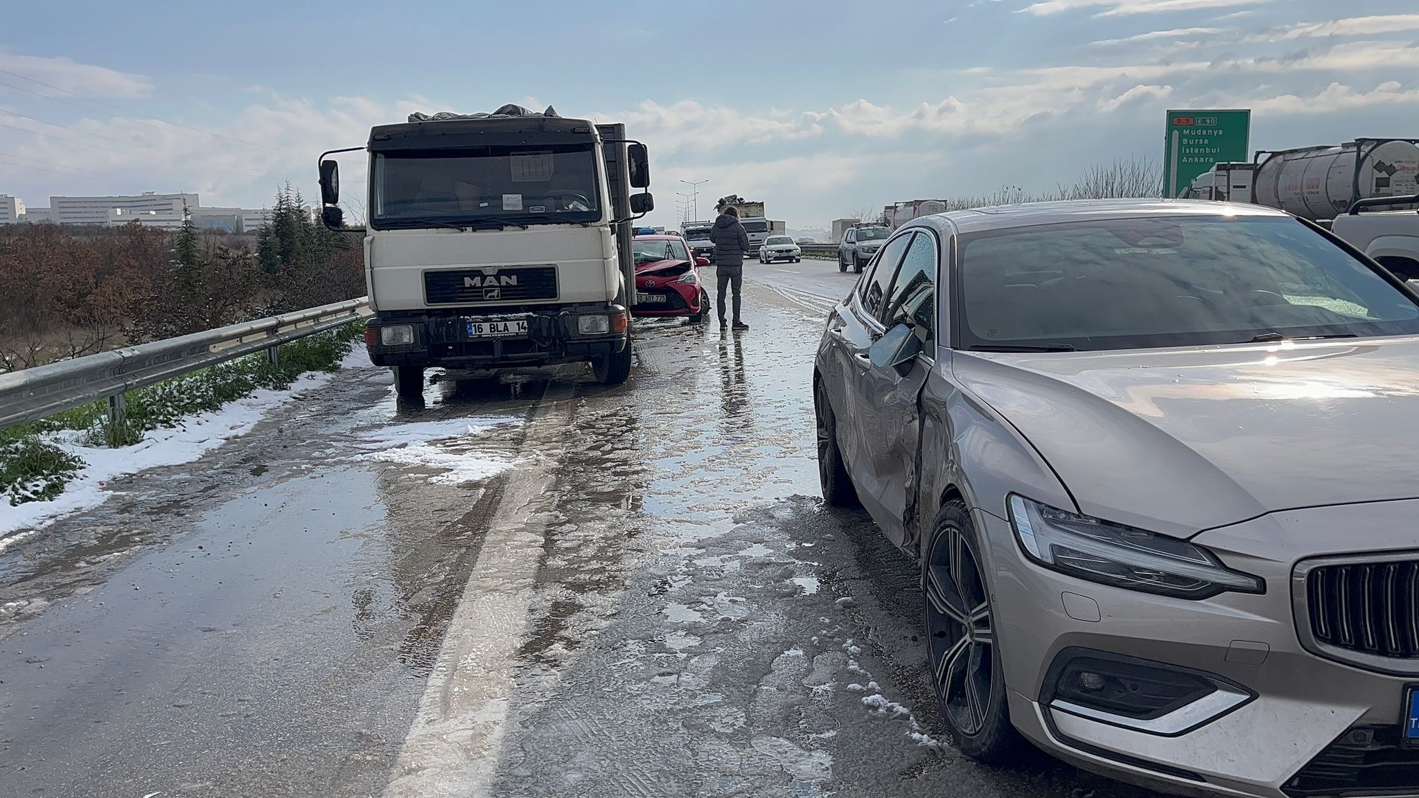 Bursa'da 25 araçlık zincirleme trafik kazası