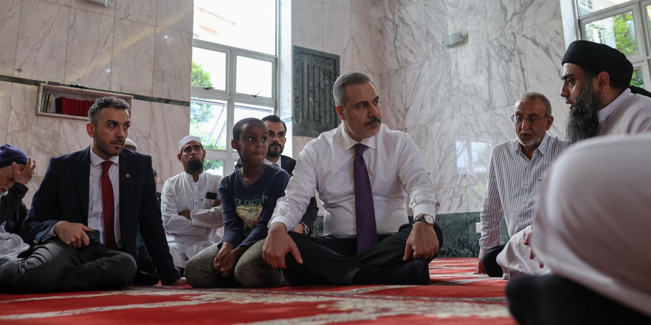 Bakan Fidan, Güney Afrika'da Nur'ul Hamidiye Camii'ni ziyaret etti