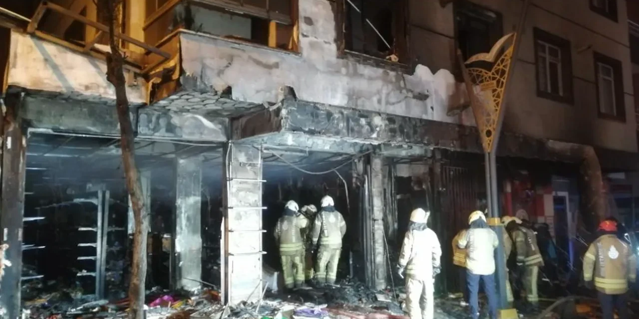 Pendik’te korkutan alevler! Oyuncak dükkanı küle döndü
