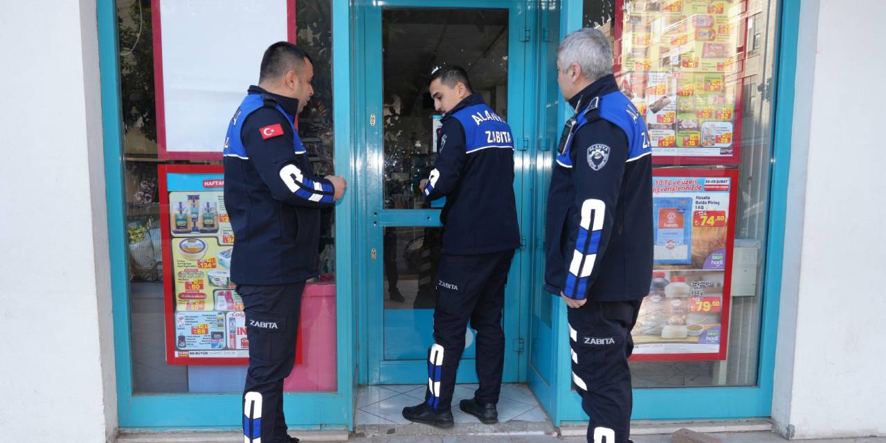 Alanya’da tarihi geçmiş gıda satan marketler mühürlendi