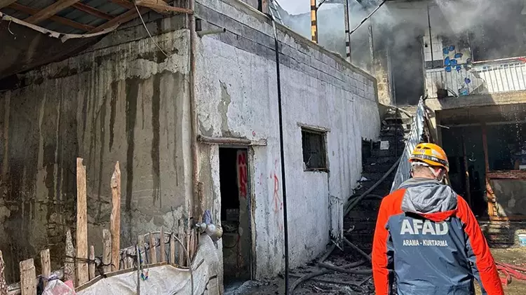 Uşak'ta yangın faciası: 1 ölü, 1 yaralı