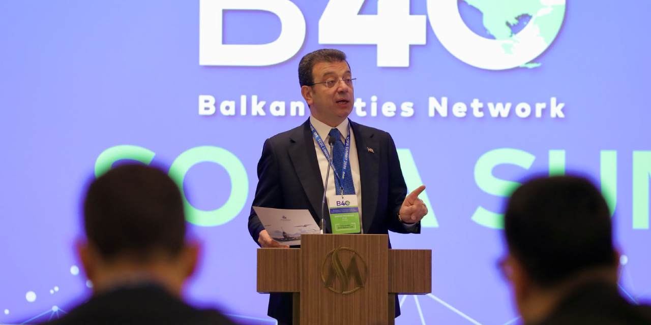 İmamoğlu, B40 Zirvesi’nde konuştu: 'Hukuka ve akla meydan okuyan davalarla karşı karşıyayım'