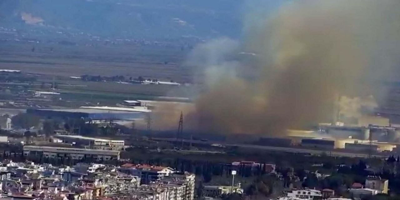 Aydın'da 49 saattir yanan kağıt fabrikasındaki yangın kontrol altında
