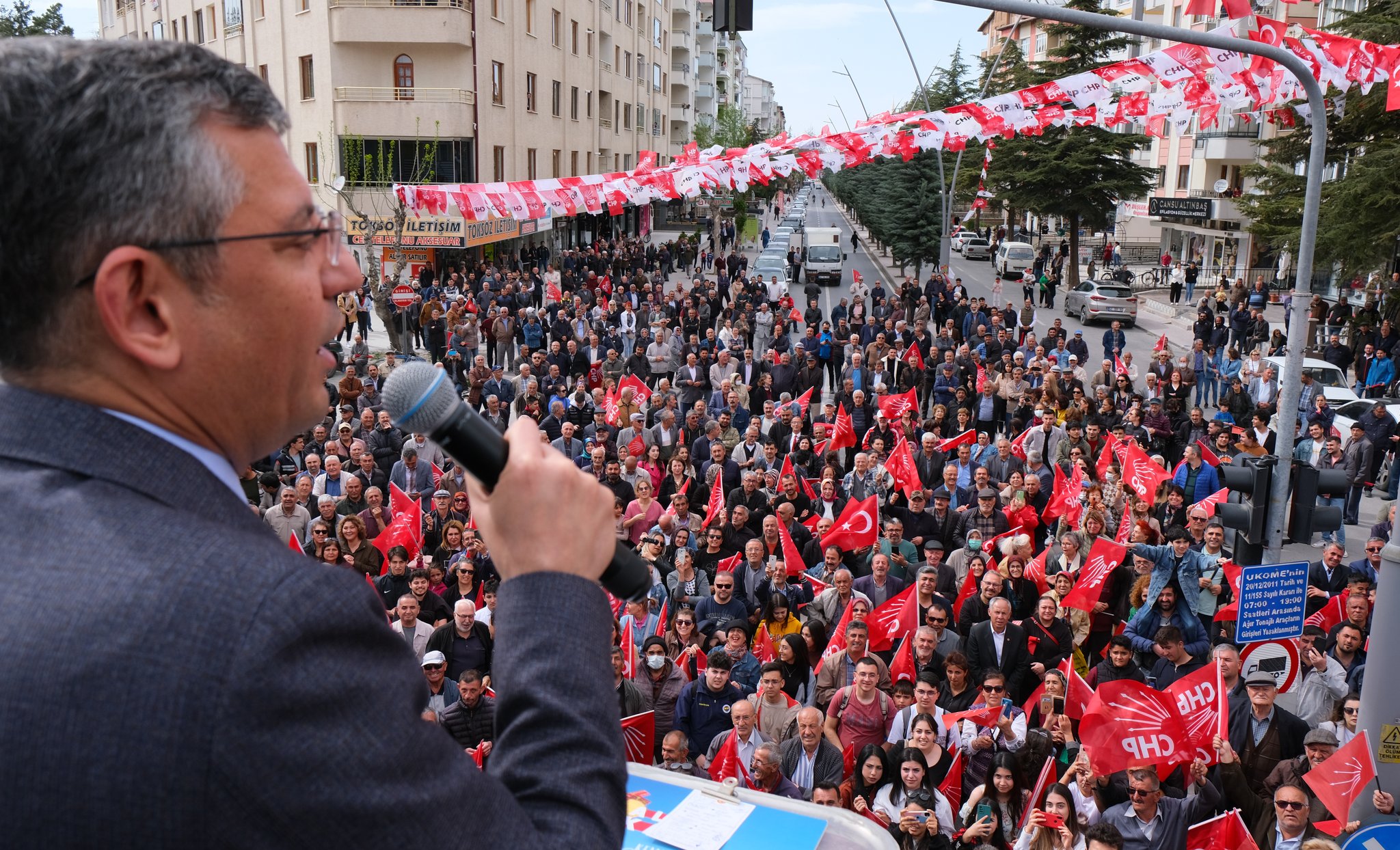 Özel’den Erdoğan’a YRP göndermesi: Dün methettiğine bugün hakaret edenden bir şey olmaz
