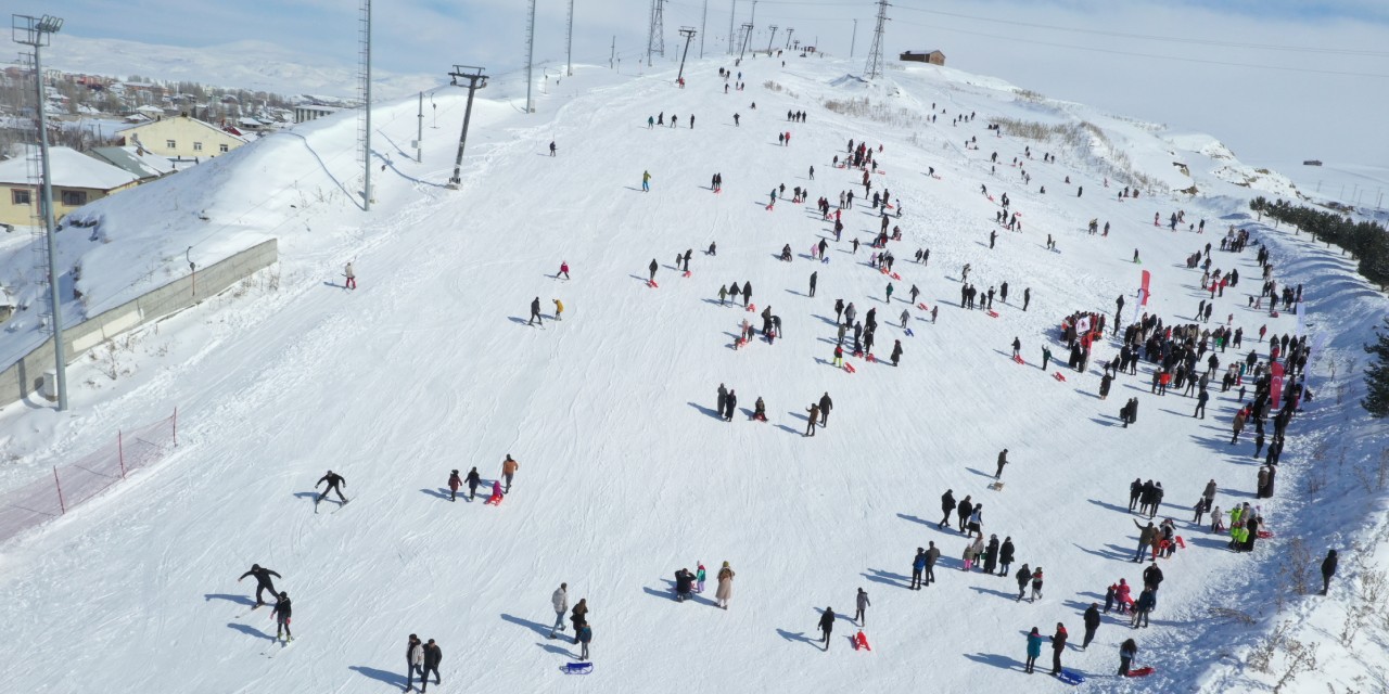 Ağrı'da yoğun kar yağışı: Kayak sezonunda yoğunluk