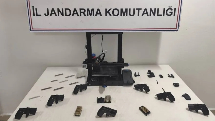 3 boyutlu yazıcıyla suikast silahı üreten şüpheliye gözaltı