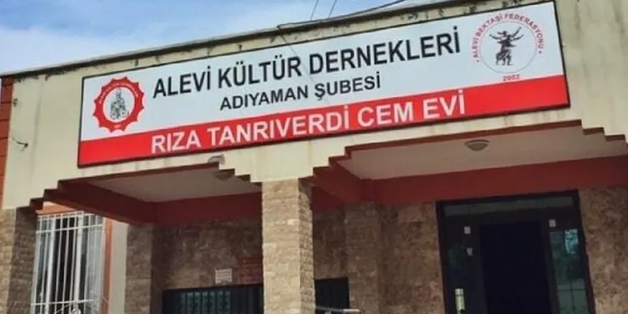 Cem sırasında saldırı! Adıyaman’daki cemevine biber gazı sıkıldı