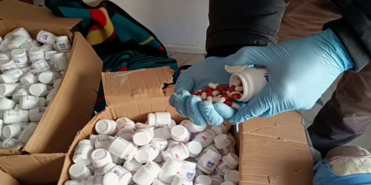 İzmir'de 275 bin 800 sentetik ecza hapı ele geçirildi