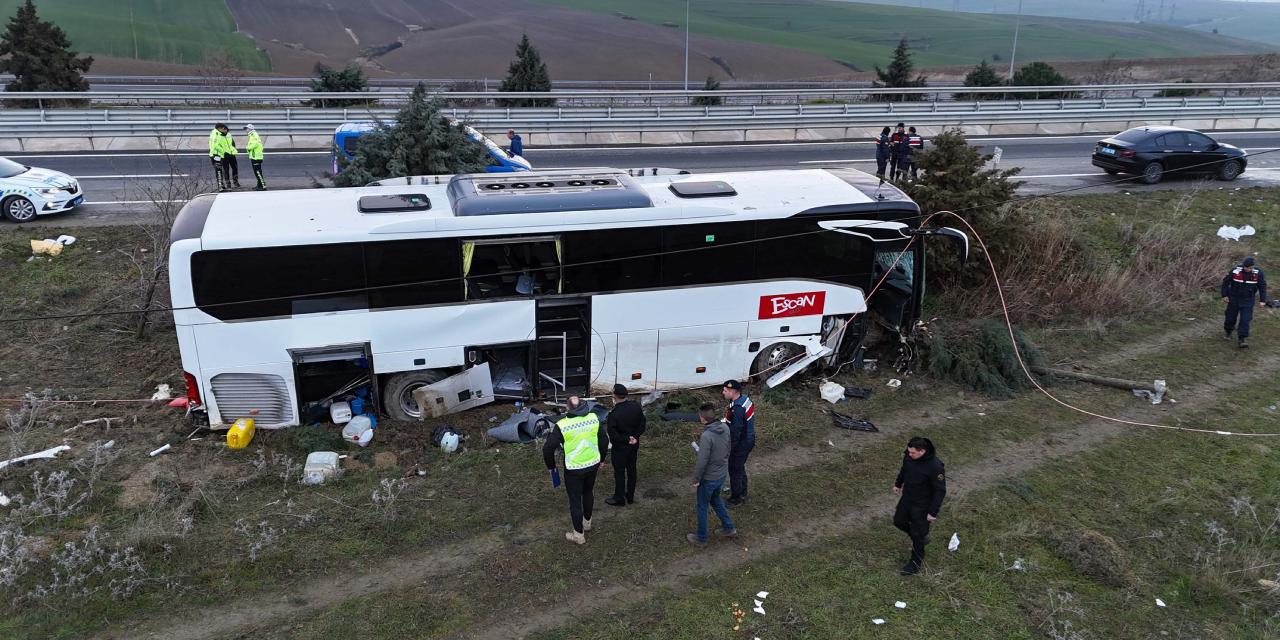 Çanakkale’de tur otobüsü yoldan çıktı: 37 kişi yaralandı