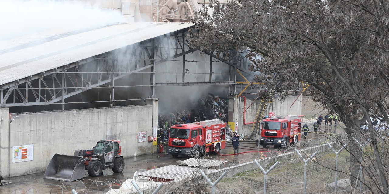 Eskişehir'de geri dönüşüm tesisinde yangın