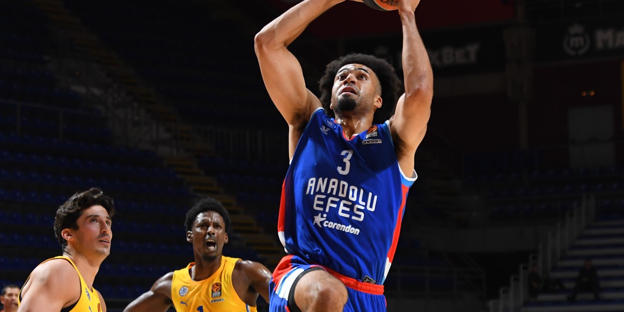 Anadolu Efes-Maccabi Playtika maçı Letonya'da oynanacak