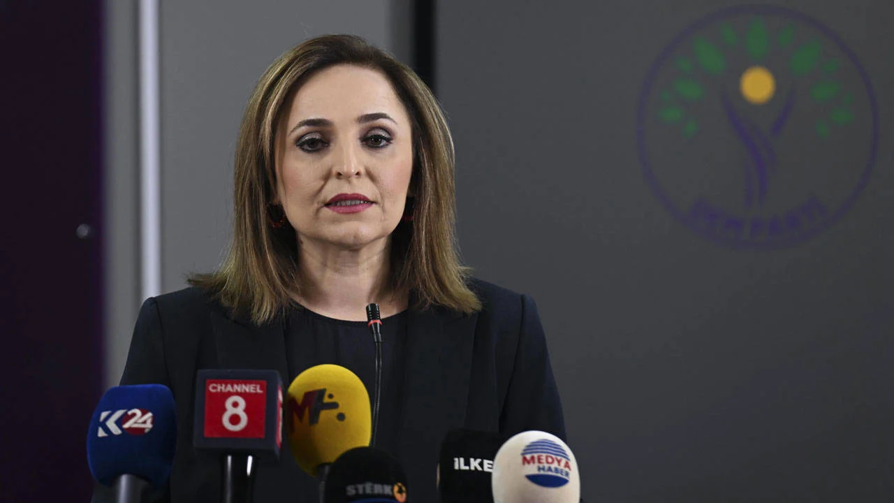 DEM Parti, Bahçeli-Demirtaş görüşmesini doğruladı, yeni anayasa mesajı verdi