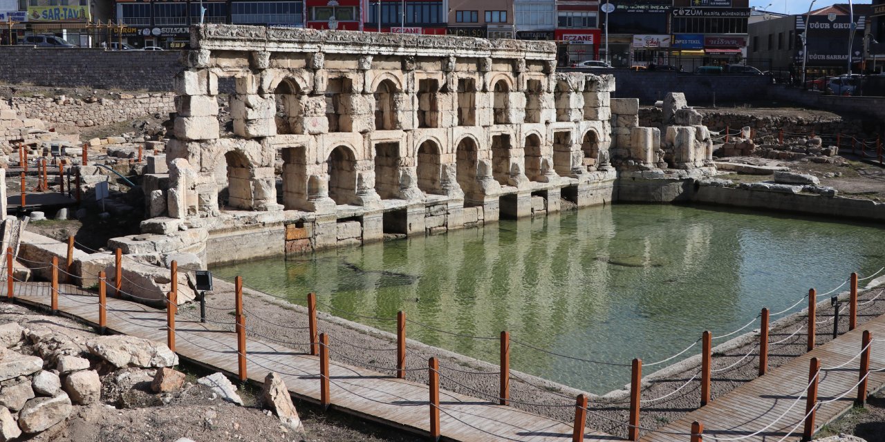 Tarihi Roma Hamamı ziyaretçilerini ağırlıyor