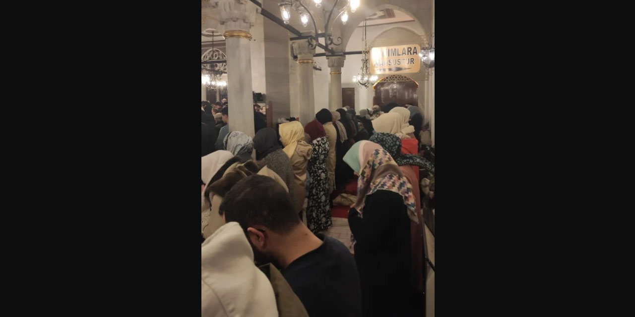 Üsküdar'daki camide çekilen fotoğraftan sonra inceleme