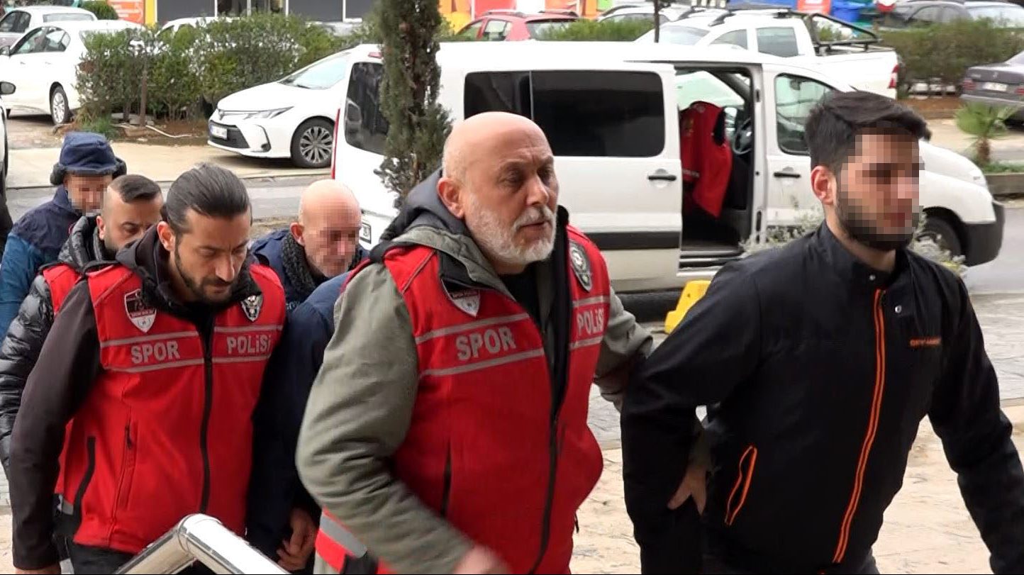 Trabzonspor-Fenerbahçe maçının ardından gözaltına alınan 12 kişiden 7'si adliyeye çıkarıldı