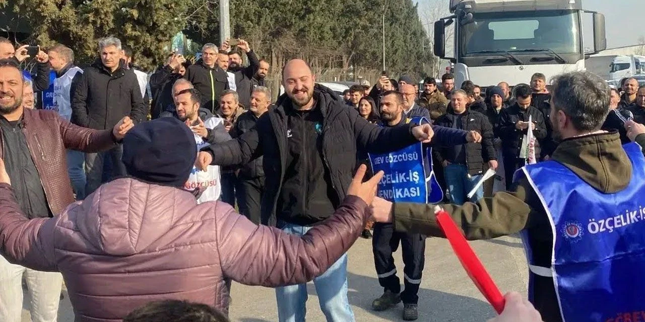 Sosyal medya fenomeni Oğuzhan Alpdoğan, greve katılarak işçilere destek oldu