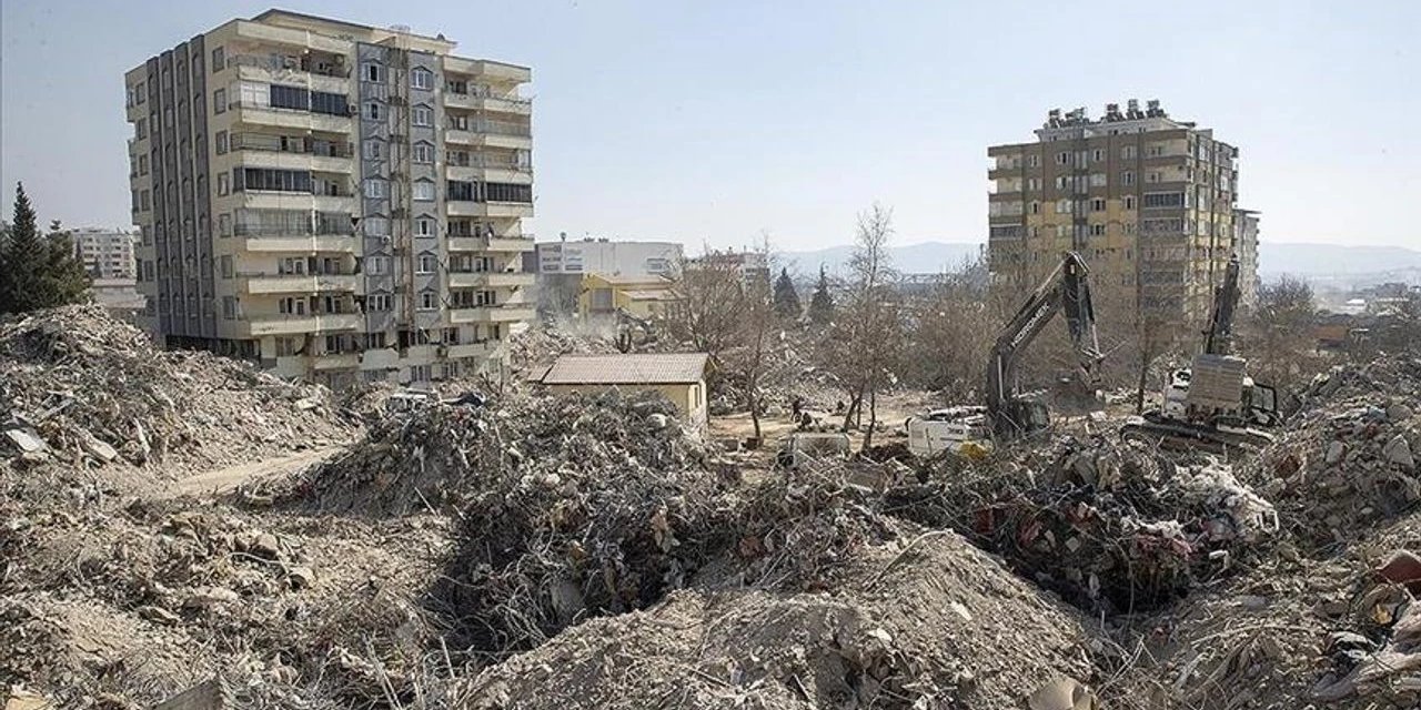 Ebrar Sitesi davasında 9 kamu görevlisi yargılanacak: Çamlıca Camii mimarı da listede