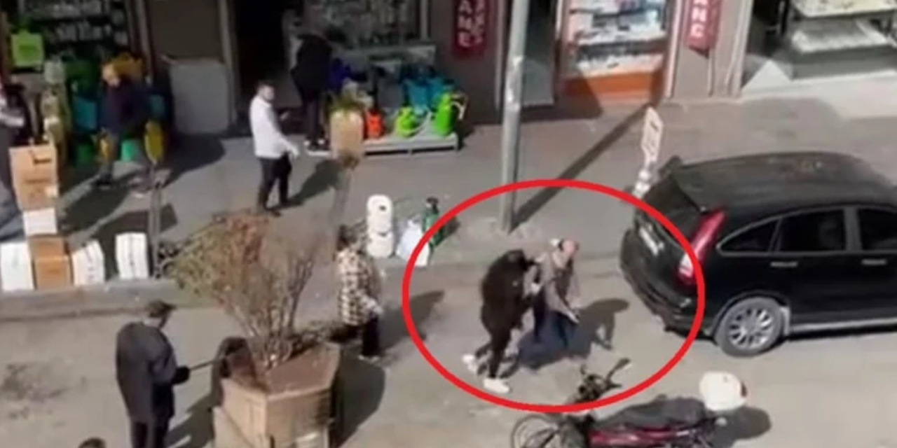 Kendisini taciz eden kişiyi elleriyle polise teslim etti