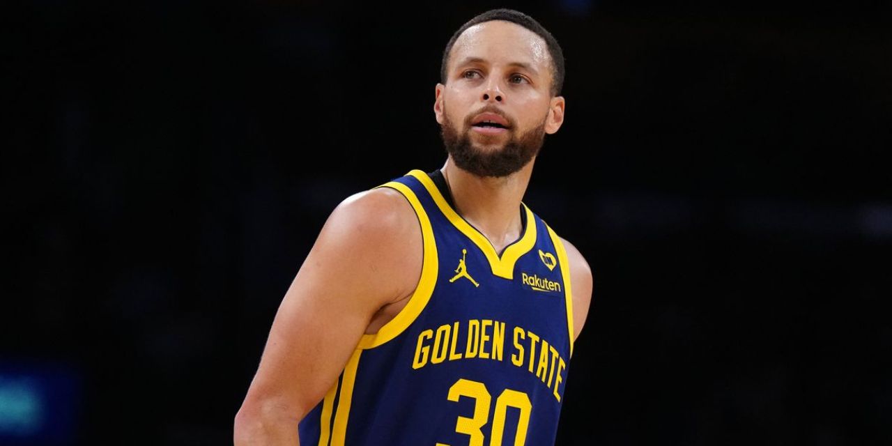 Curry, 4 bin "üçlük" sayısına ulaşan ilk oyuncu oldu