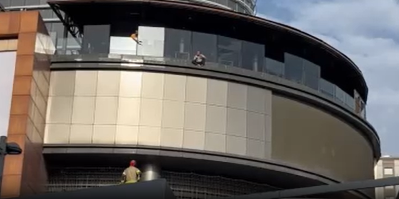 Bahçelievler'de AVM'de intihar girişimi! Ekipler, güçlükle ikna etti