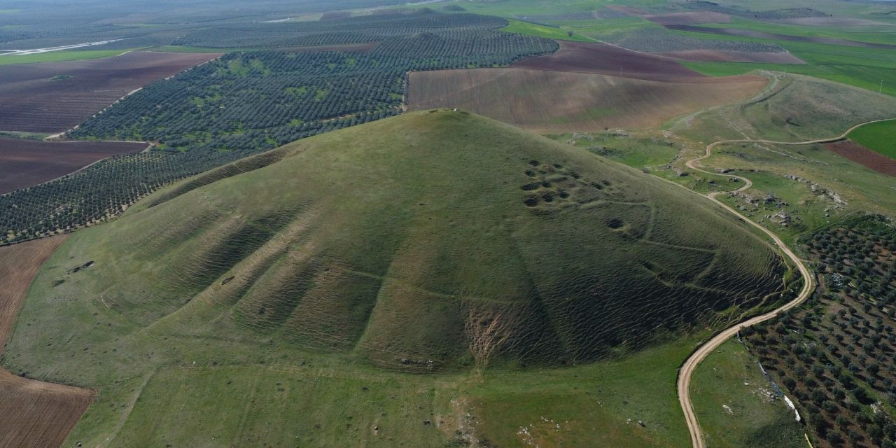 Lidyalı soyluların mezarları: Bintepeler