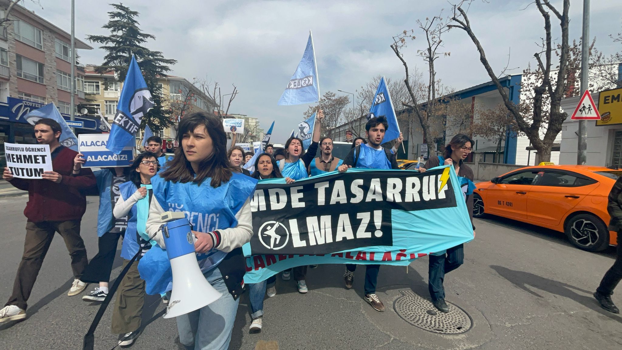 Eğitime bütçe isteyen üniversiteliler gözaltına alındı