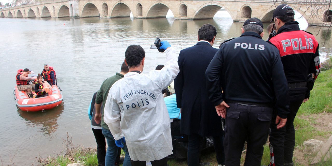 Çay bahçesindekiler fark etti: Meriç Nehri’nde erkek cesedi bulundu