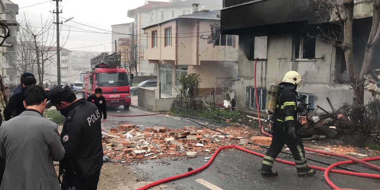 Dört katlı binada doğalgaz patlaması