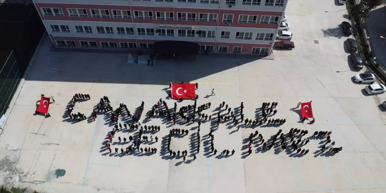 Hatay’da öğrencilerden 18 Mart’a özel büyük koreografi