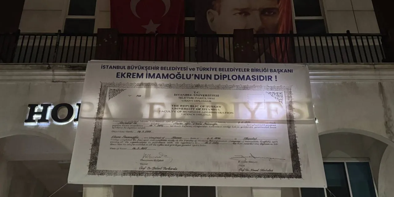 Hopa Belediye binasına İmamoğlu'nun diploması asıldı