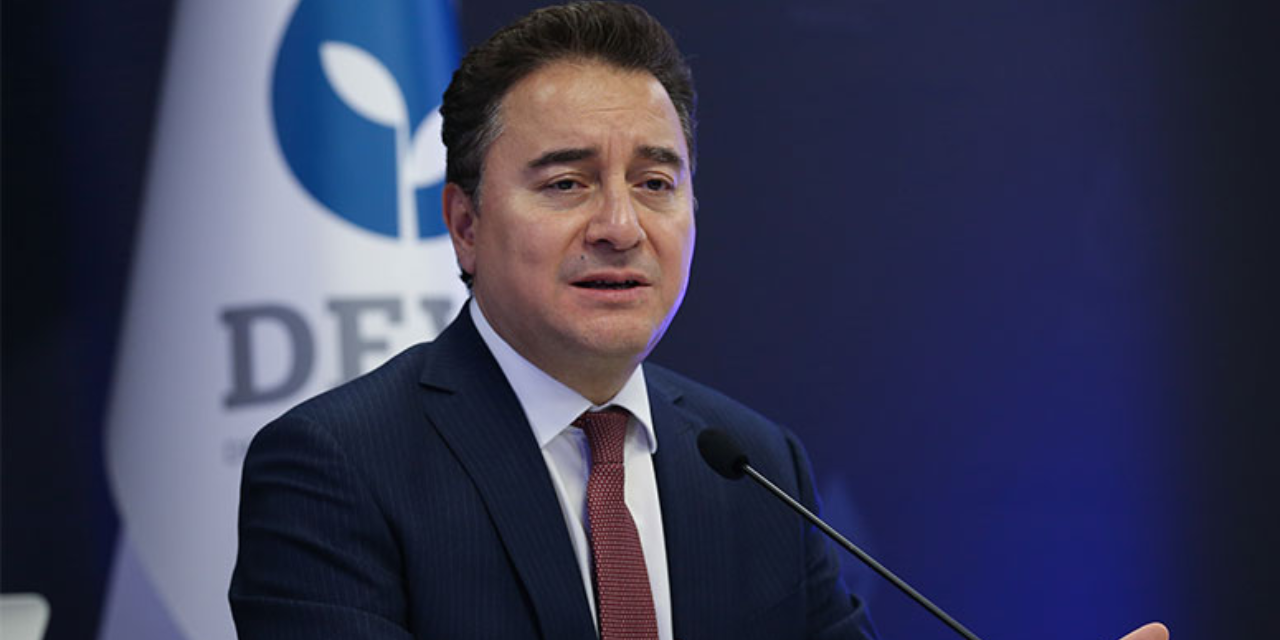 Babacan: “Bu operasyonlar, Türkiye’nin rejim değişikliğine gittiğinin göstergesi”