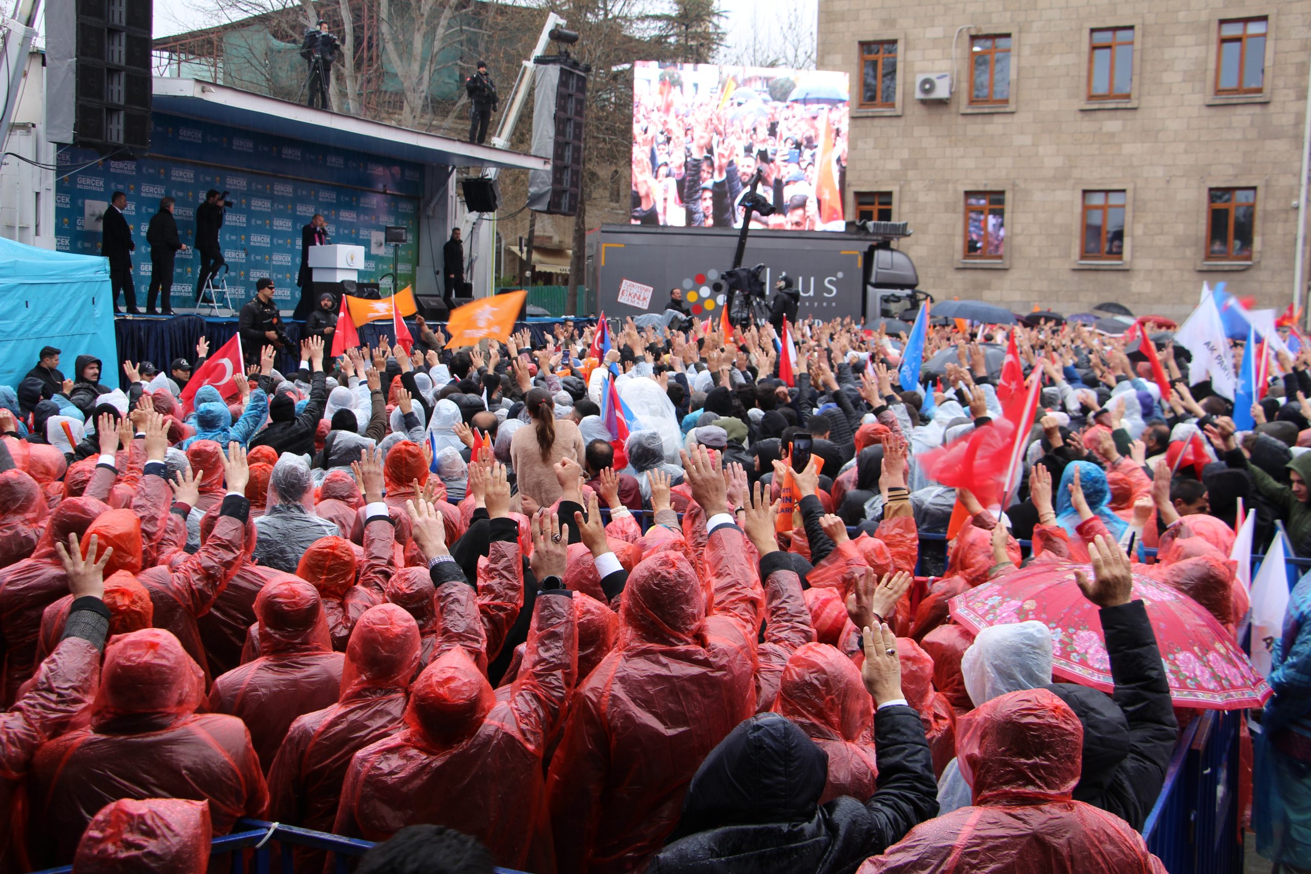 Cumhurbaşkanı Erdoğan: Deste deste dolarlarla İstanbul'u kazanmak istiyorlar