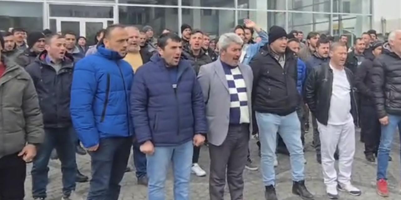 Doruk Madencilik işçileri maaşları için Yıldızlar Holding önünde!