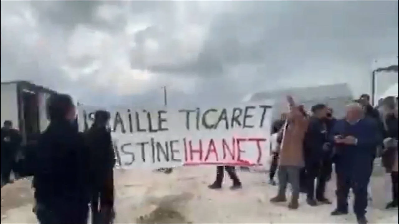 'İsrail' protestosu Bakan Özhaseki'yi kızdırdı: 'İnsanları provoke etmeyin'