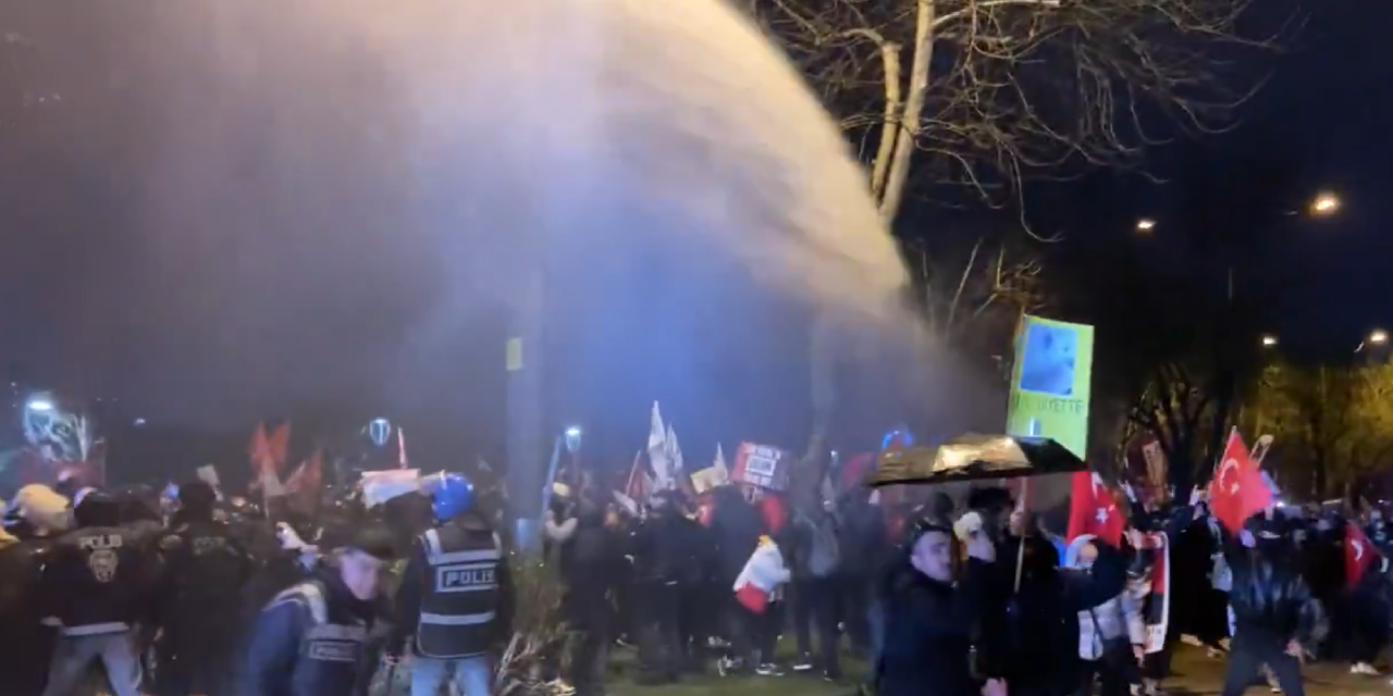 Bursa’da İmamoğlu'nun tutuklanmasını protesto eden yurttaşlara TOMA ile müdahale