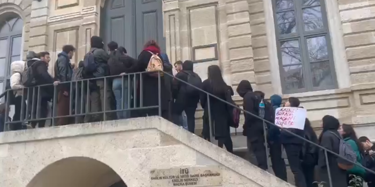 Üniversite öğrencilerine kapı açılmadı: ‘Kapılar aç aç aç’